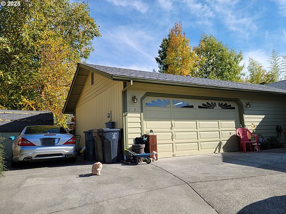 2nd image of 1523 NW Thompson Way