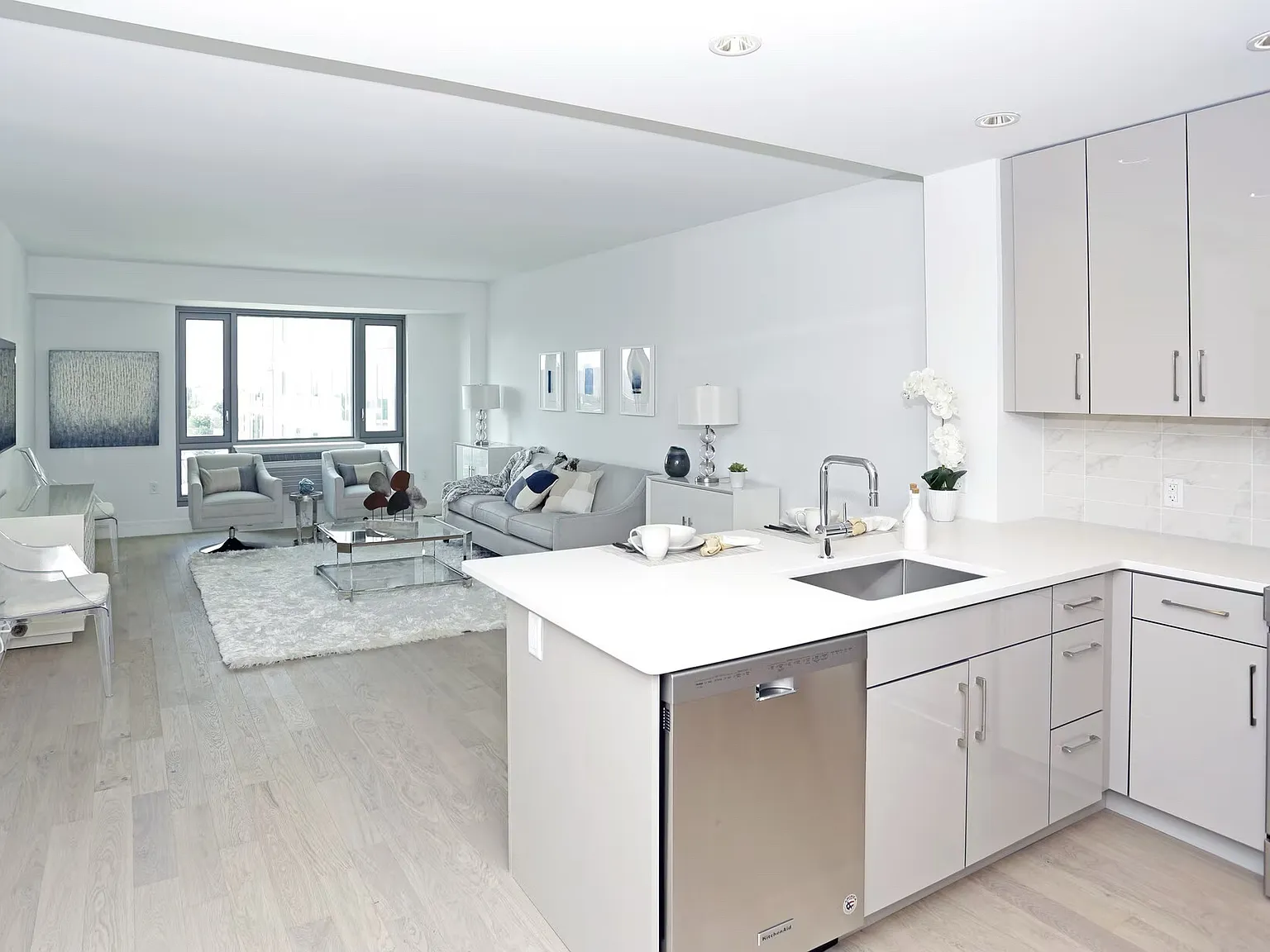 1 bed, 840 sqft, $2,695 — Photo 3