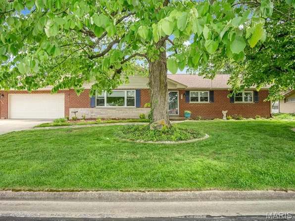 270 Charles St, Red Bud, IL 62278