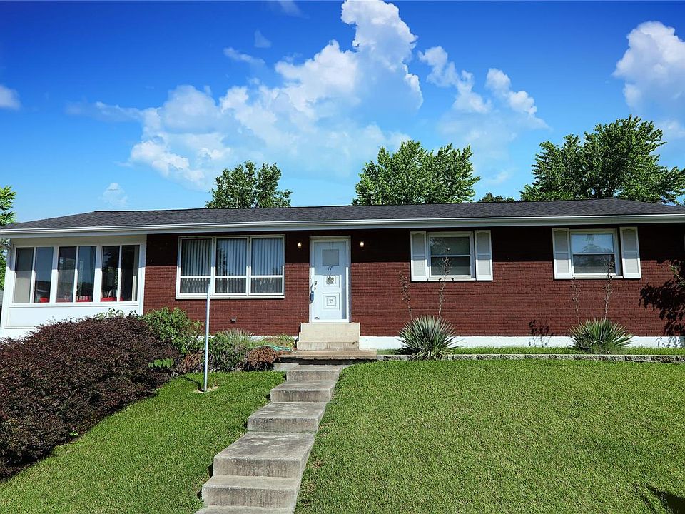 1st image of 17 Victoria Dr