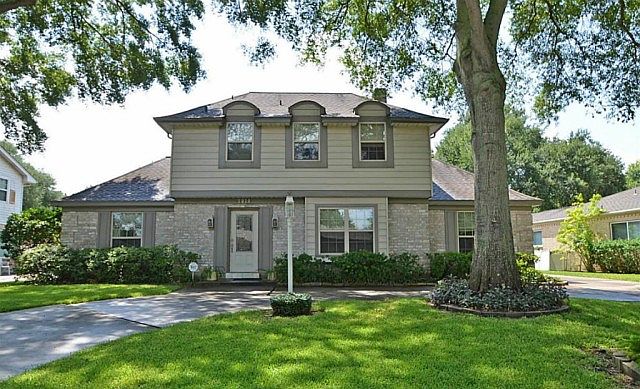1st image of 3018 Broadmoor Dr