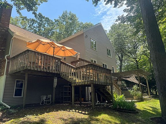 3rd image of 1302 Edinborough Dr