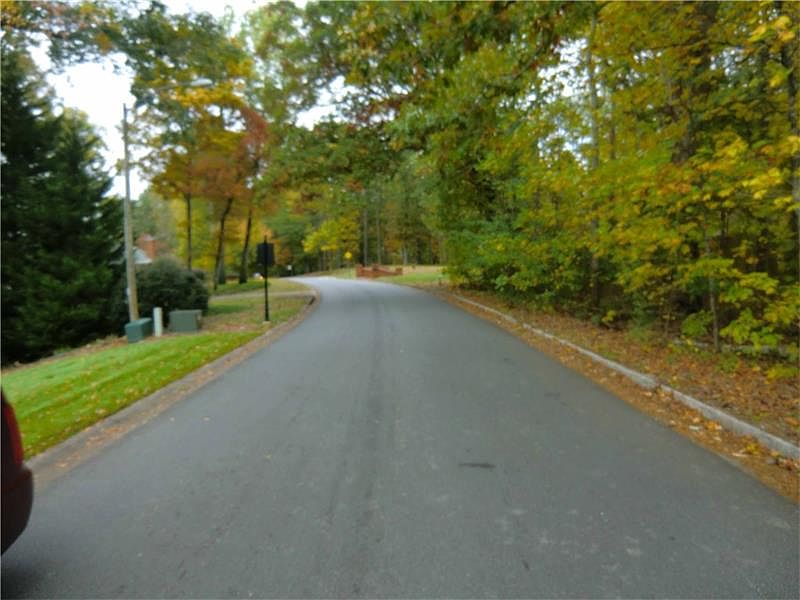 2nd image of 38 Old Mountain Rd