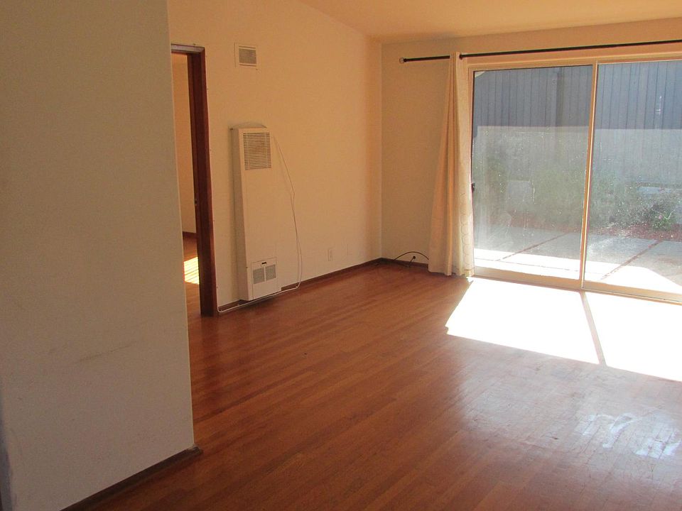 1st image of 4432 E 6th St #5