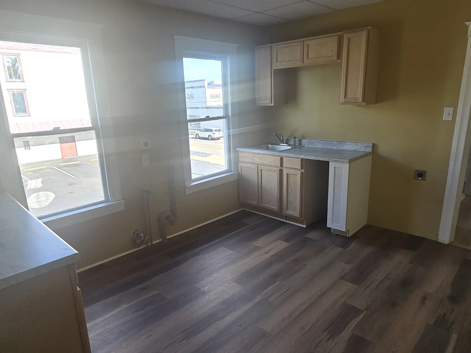 3 bed, 1100 sqft, $1,300 — Photo 2