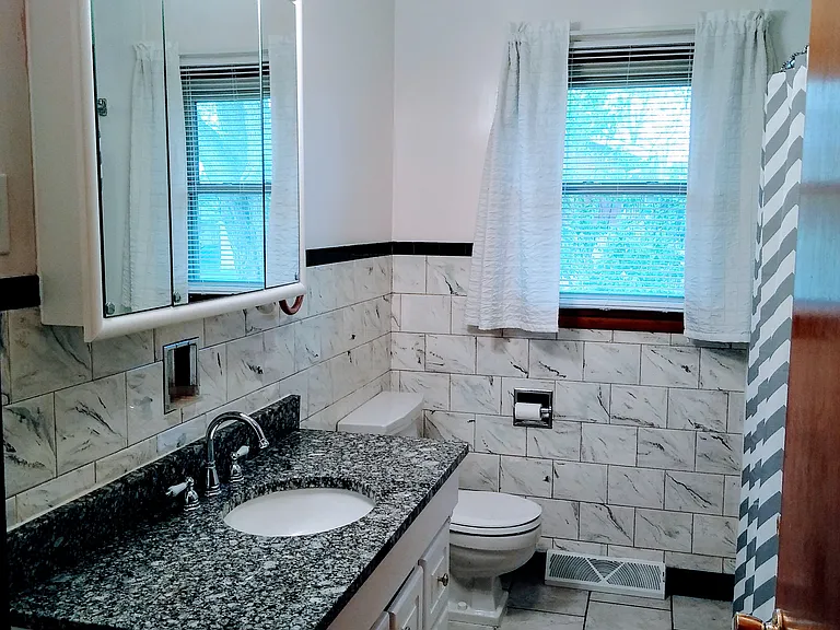 205 S Sherwood Dr — Photo 2