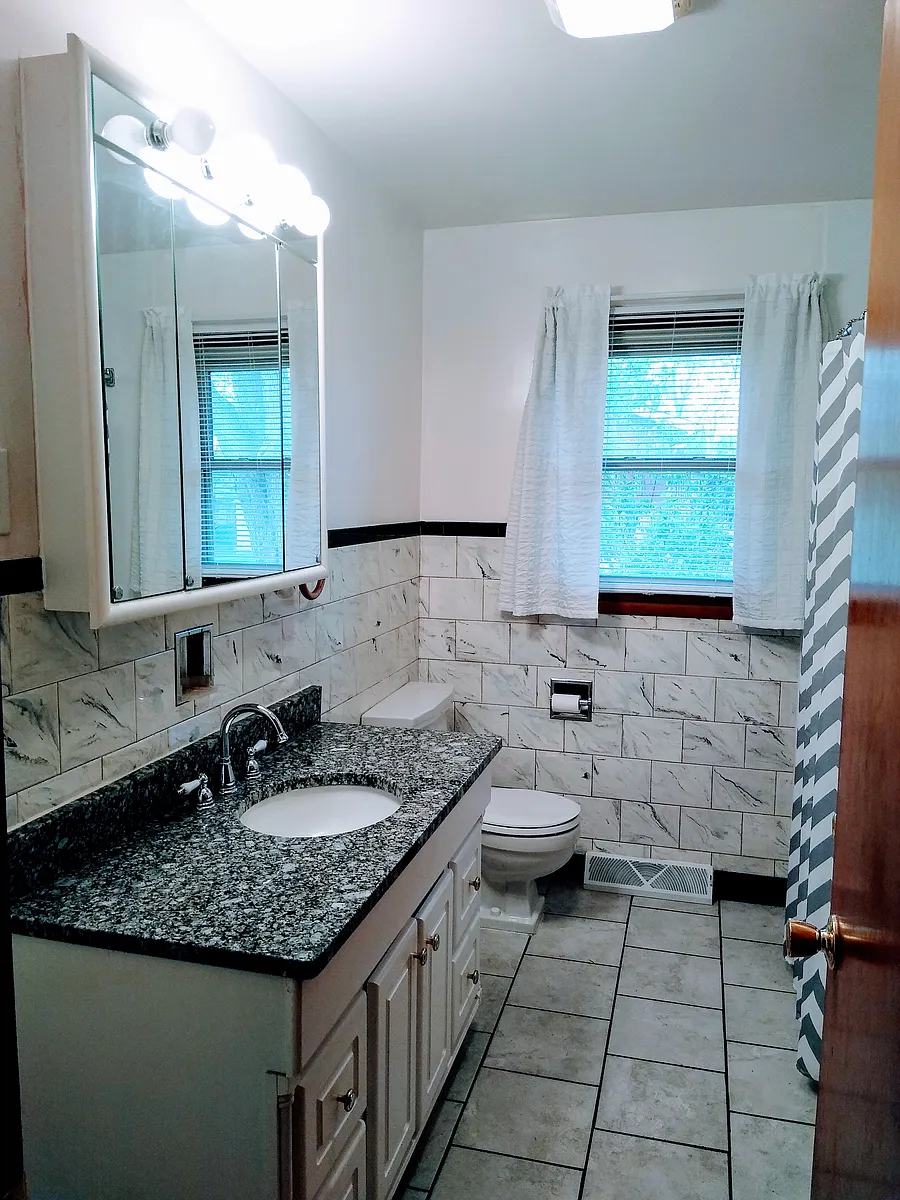 Building Photo - 205 S Sherwood Dr