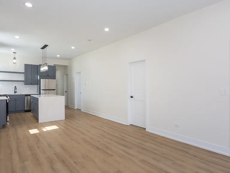 2036 N Hoyne Ave #2 — Photo 10