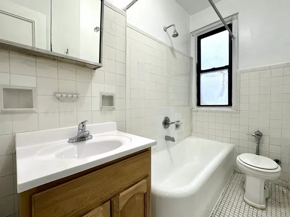 536 Fort Washington Avenue image 8 of 9