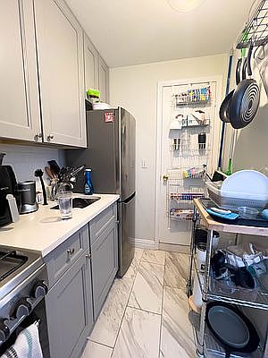 5th image of 128 Thompson St APT 19A