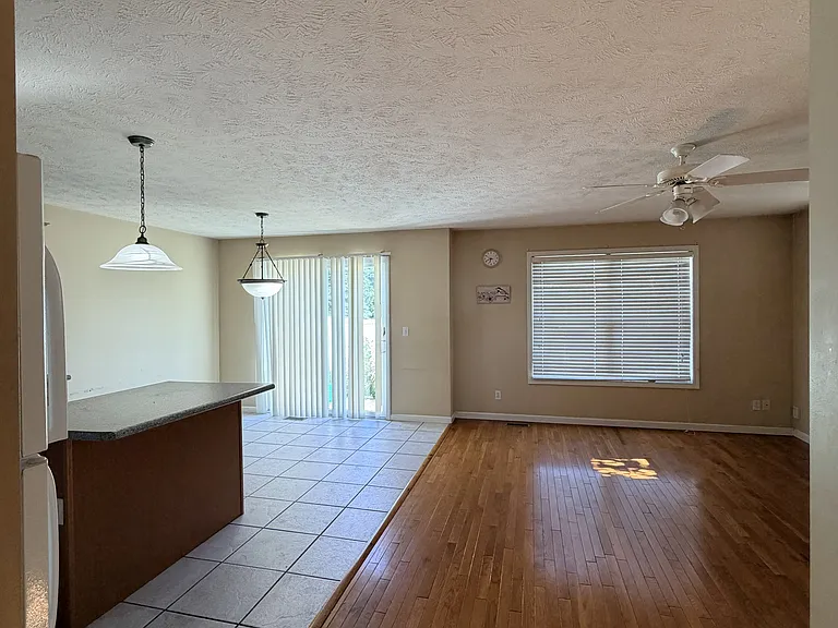 2817 Gill St — Photo 5