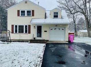 102 Red Oak Dr, Rochester, NY 14616