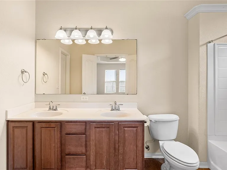 2529 Las Brisas St — Photo 11