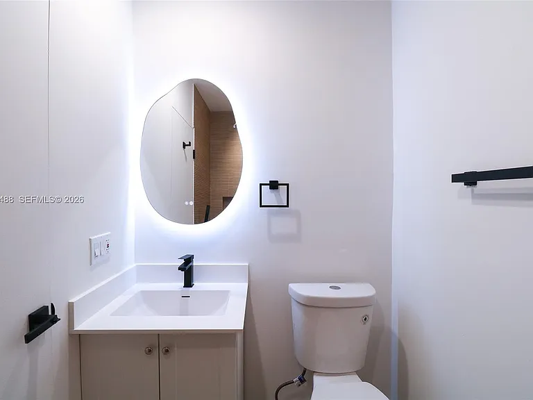 221 SW 11th Ave #2 — Photo 8