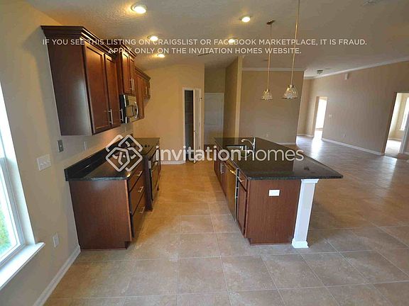 3rd image of 313 N Bellagio Dr