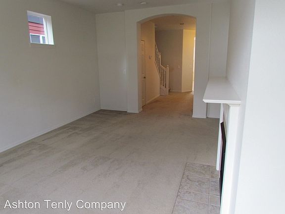4th image of 910 SE Marinette Ave