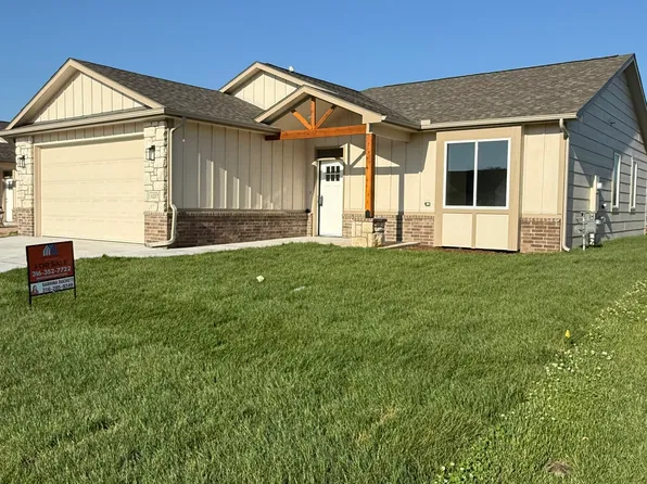 1217 E Park Glen Ct, Clearwater, KS 67026