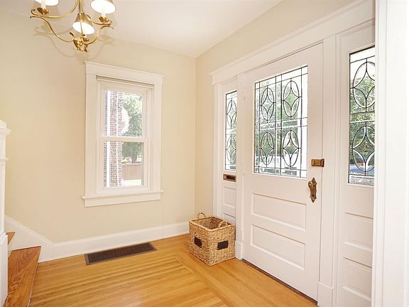 3rd image of 1351 Cryer Ave