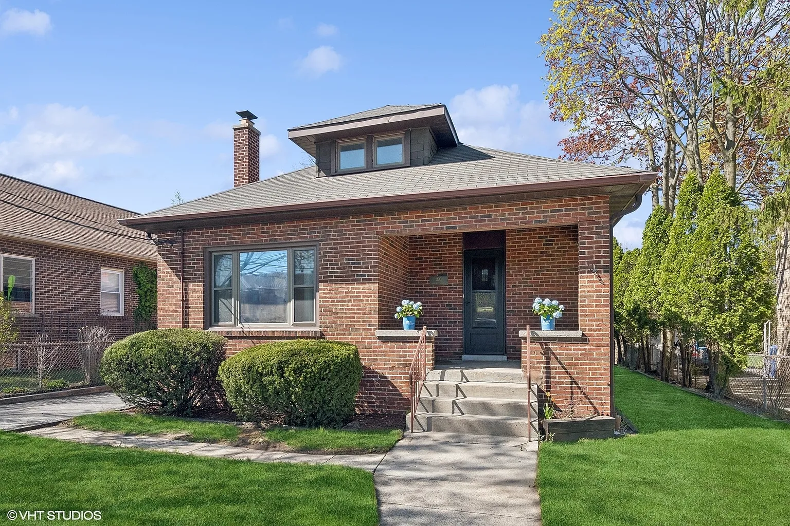 230 Oakridge Ave photo 1