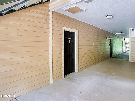 3rd image of 13810 SUTTON PARK Drive N #1210