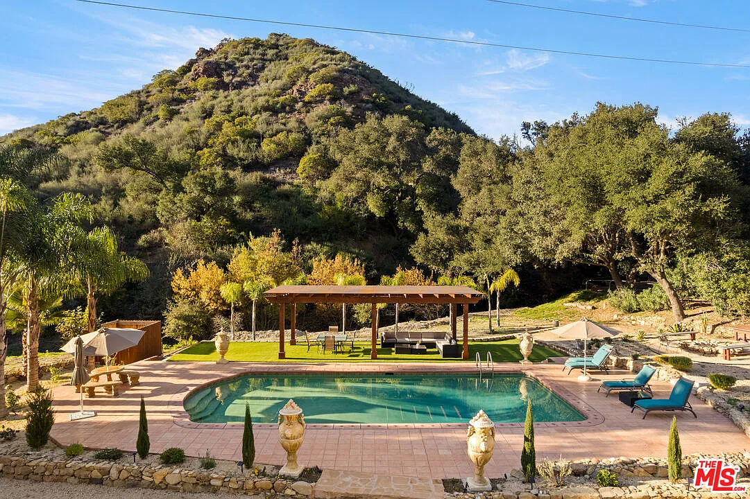 4 bed, 4.5 bath, 4246 sqft, $20,000 — Photo 4