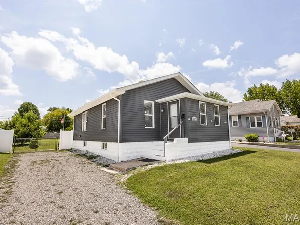 229 W Thomas St, Roxana, IL 62084