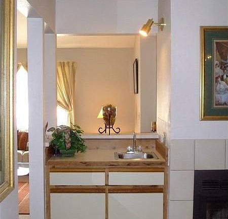 Wet Bar/Butler Pantry