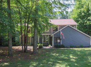 11 Woodbriar Ln, Rochester, NY 14624