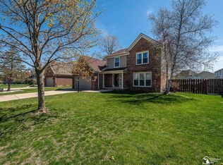 849 Regents Park Dr, Monroe, MI 48161