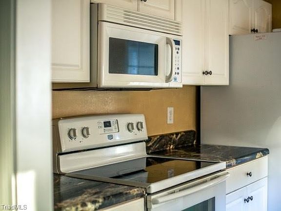 5th image of 2217 Cypress St