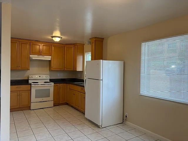 1547 Valle Vista Ave #1547 — Photo 3