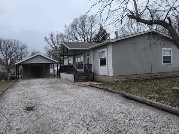 413 N Oak St, Eureka, KS 67045