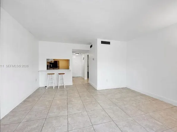 7403 SW 82nd St APT 207N, Miami, FL 33143