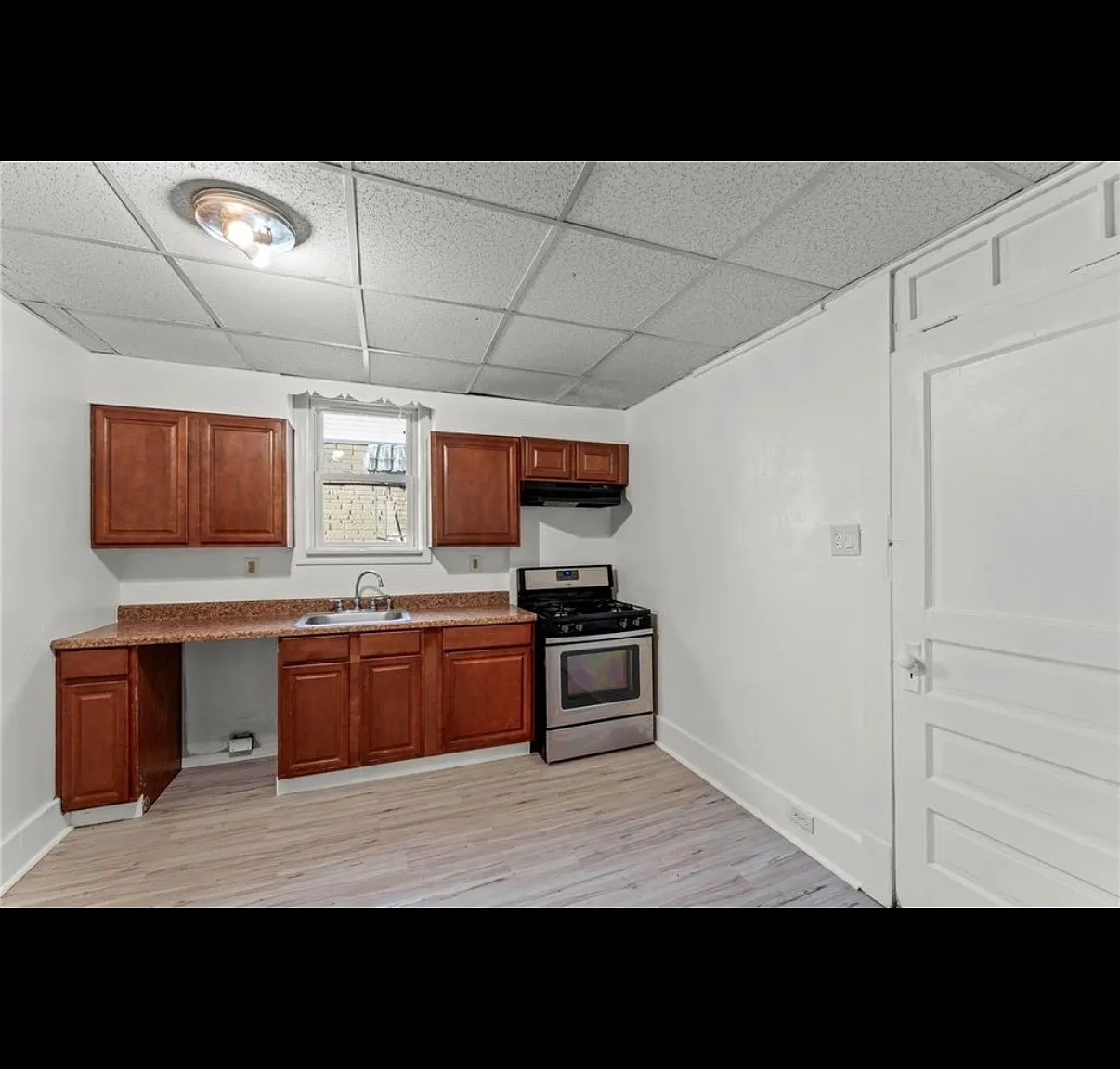 2 bed, 1100 sqft, $1,200 — Photo 2