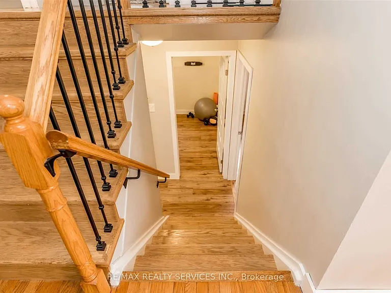 83 Janice Dr — Photo 15