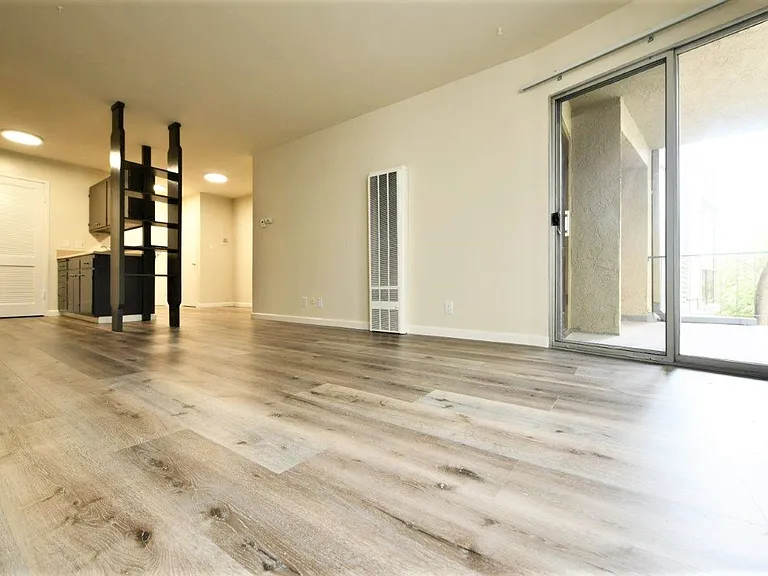 2415 College Ave. — Photo 9