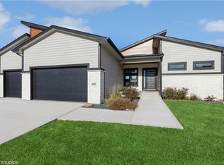2575 Knottingham Cir, Waukee, IA 50263