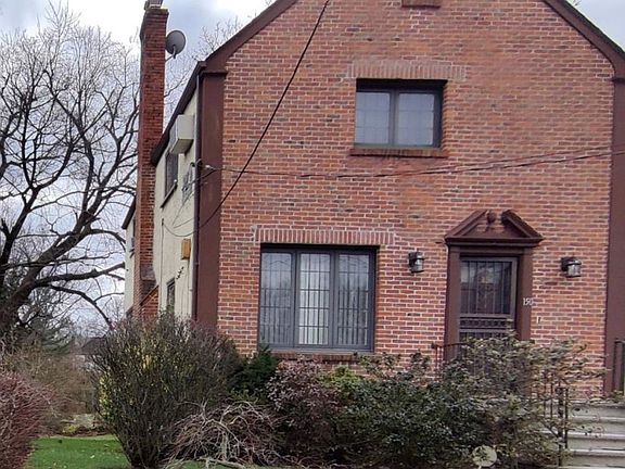 5th image of 150 Parkway S