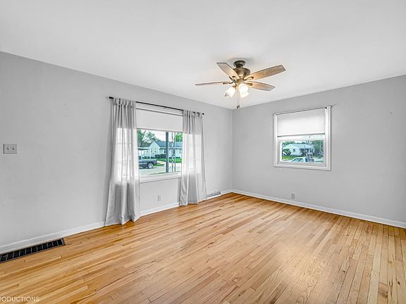 4th image of 237 Burbank Ave
