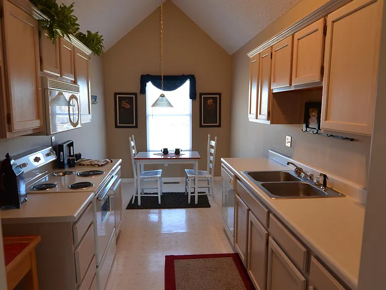 7339 N Laurel Ave — Photo 2