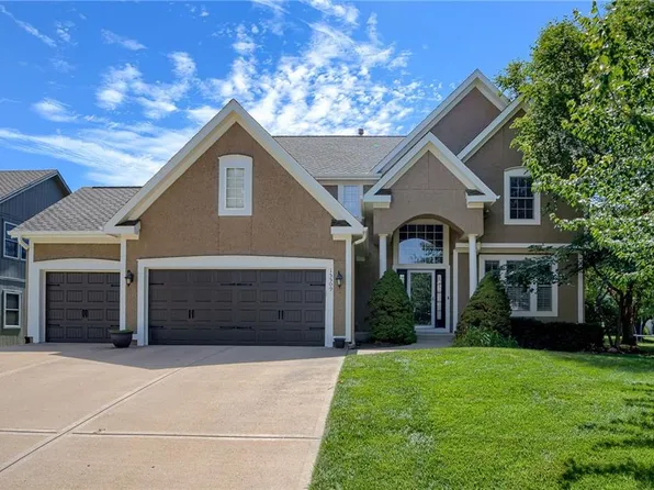 15509 Pawnee St, Overland Park, KS 66224