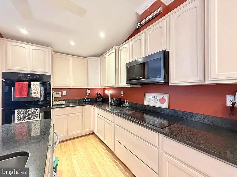 559 Holly Corner Rd — Photo 10