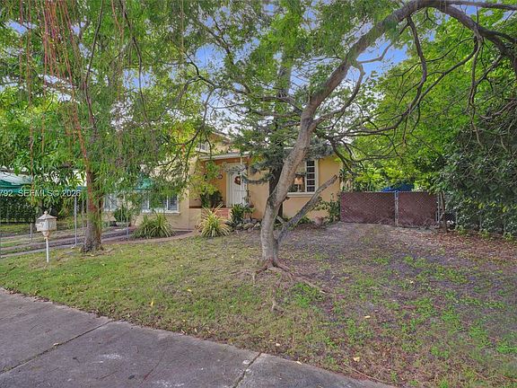 4th image of 2210 SW 79th Ct