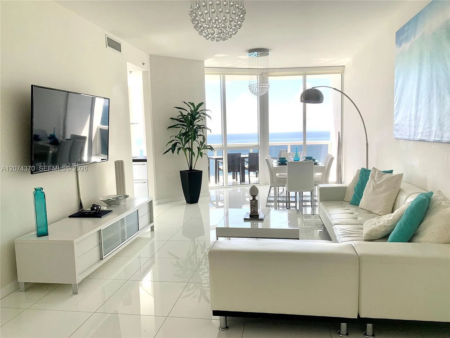 Trump Royale Condo — Photo 4