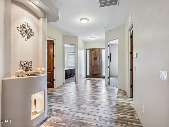 2nd image of 1817 E Savannah Bnd