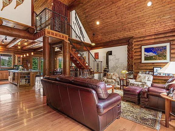 3rd image of 905 Whispering Pines Circle