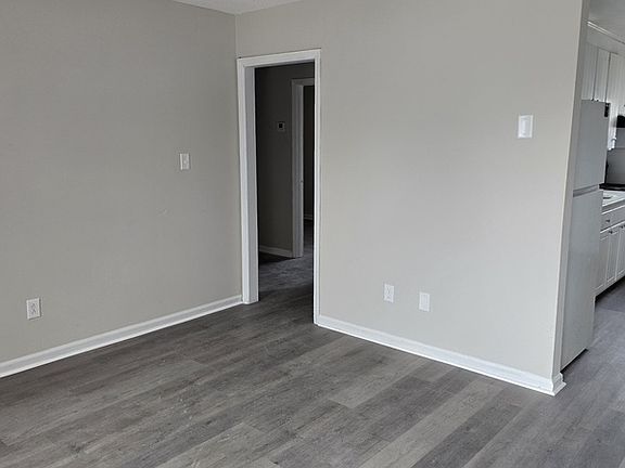 4th image of 214 N Discovery St