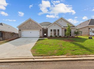 216 Serenity Lake Dr, Pearl, MS