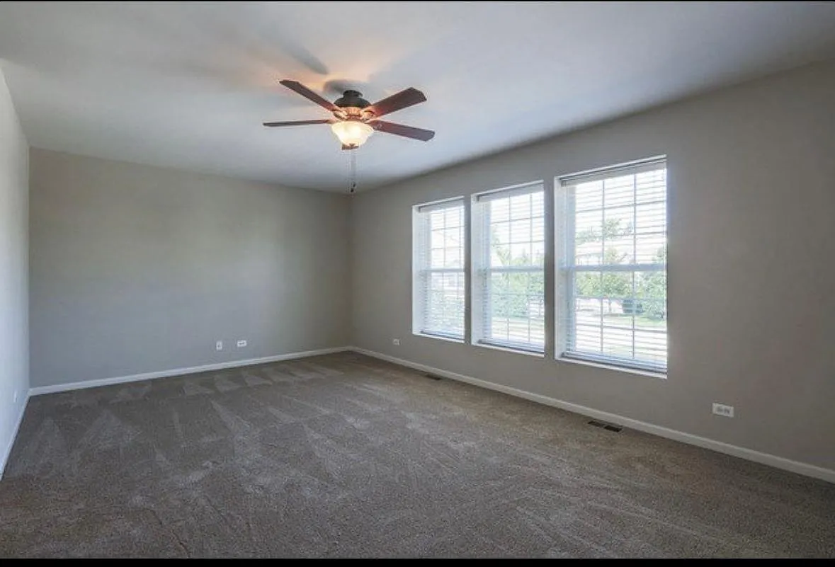 Building Photo - 565 Conservatory Ln