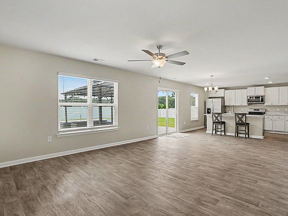 4th image of 312 Spruce Pine Way